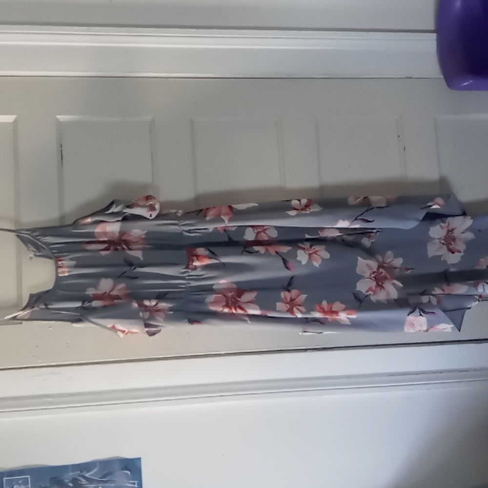 Summer dress with floral detailing
